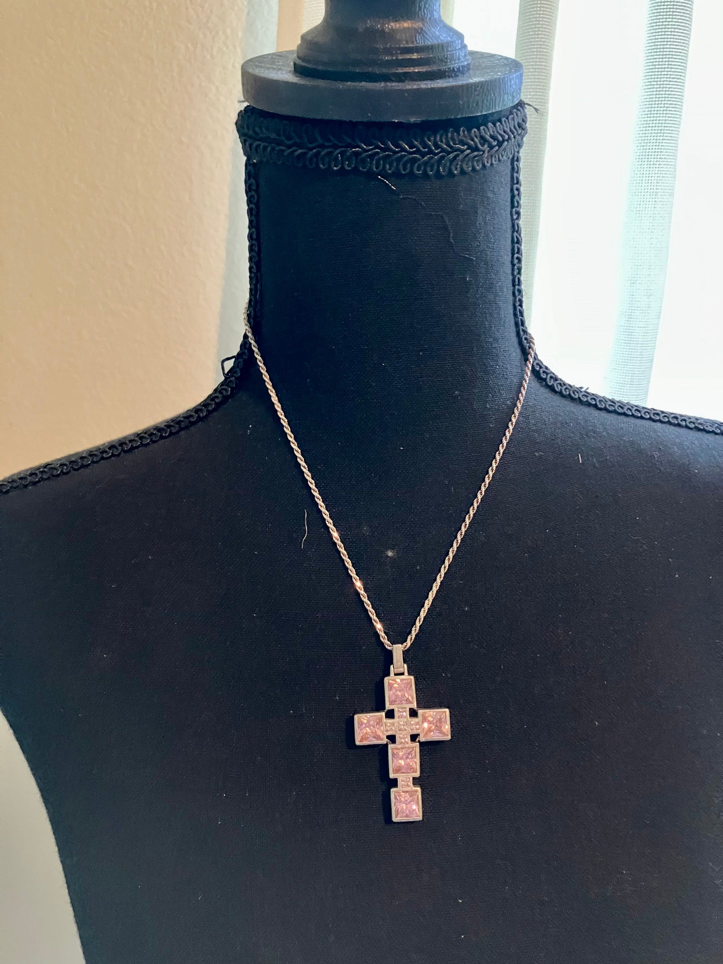 Pink Crystal & Silver Cross Nevklace